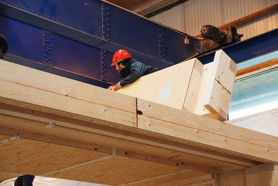 Johannes holding a roof module. What a strong guy.