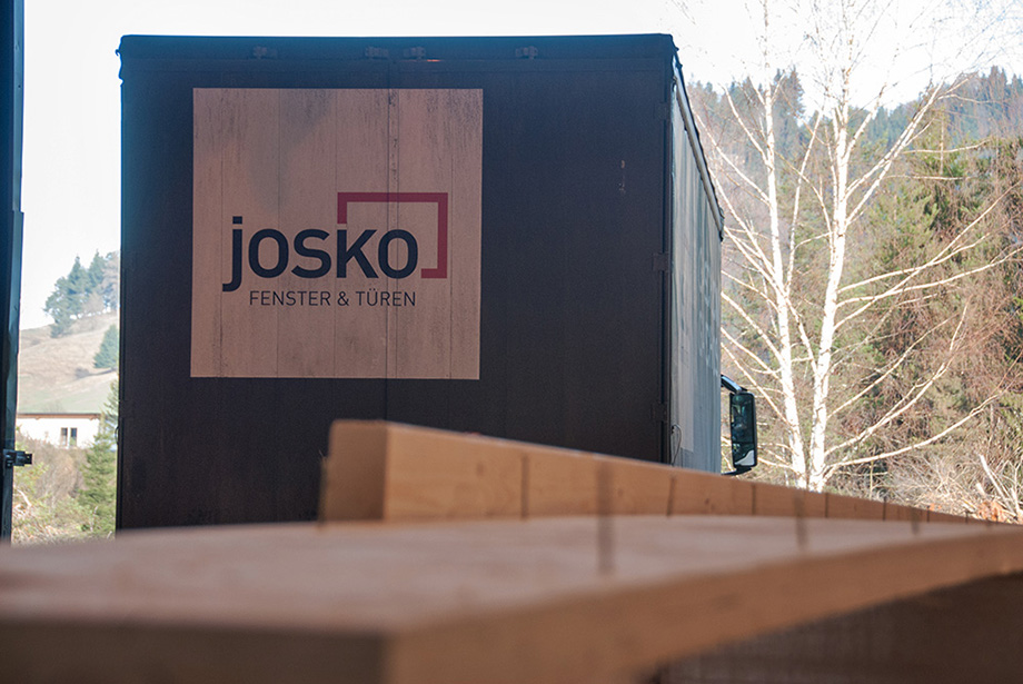 The Josko truck arrives