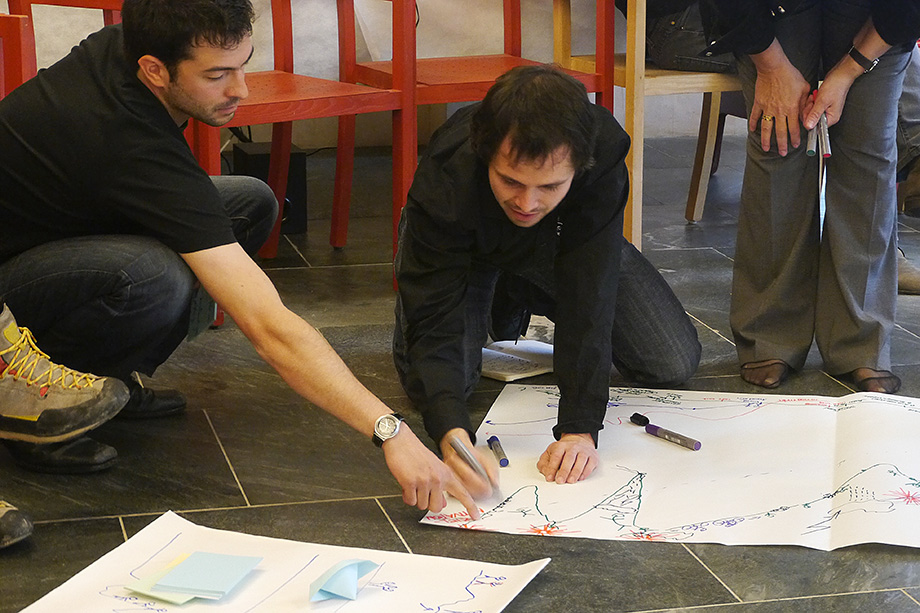 Gregor and Johannes take notes on a poster