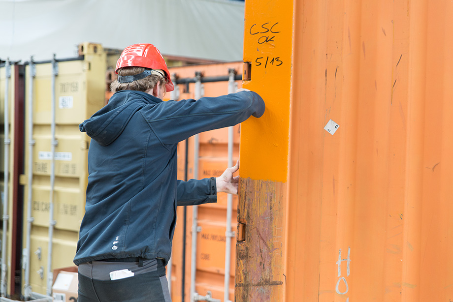 Claus pushing a container in its right place