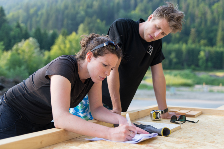 Sabrina and Klaus doing calculations