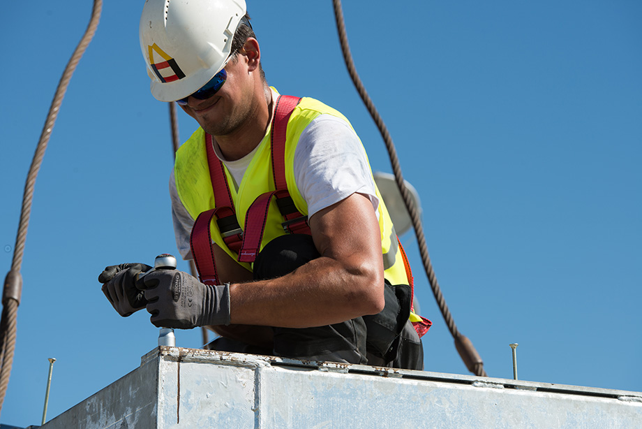 Connecting the core to the crane chains.