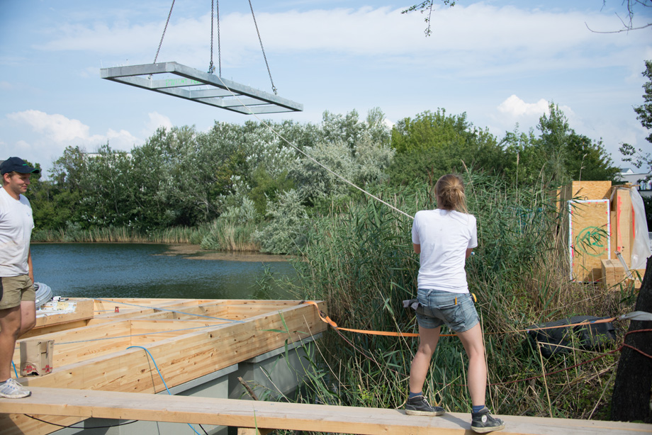 Decathlete Sigrid is pulling the crane girder.