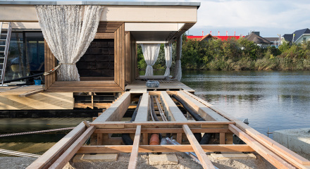 All of the plumbing and electrical wiring is hidden in the ramp connected to the house.